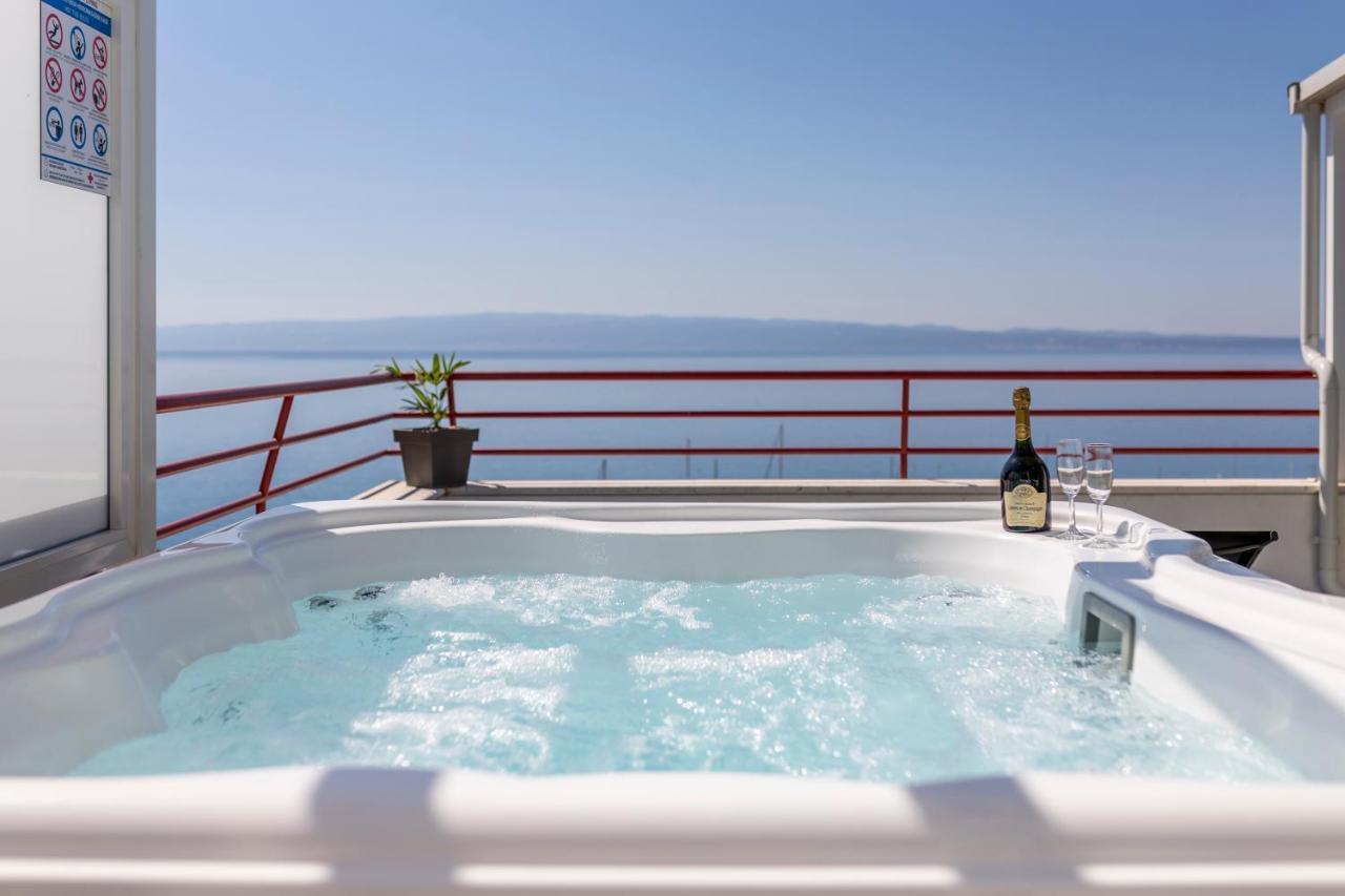 Seaside Penthouse With Hot Tub Sky Living Apartment Сплит Екстериор снимка