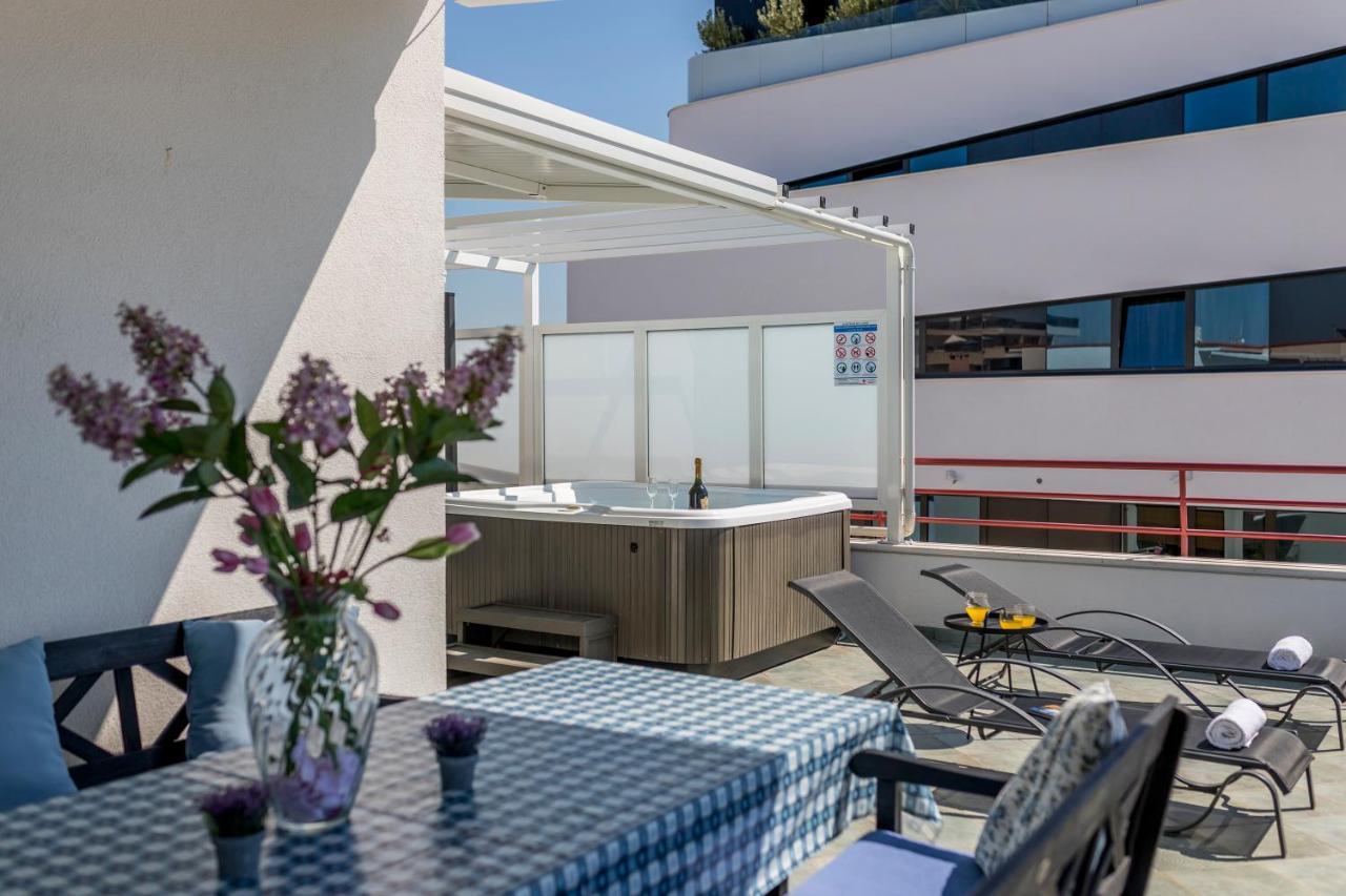 Seaside Penthouse With Hot Tub Sky Living Apartment Сплит Екстериор снимка