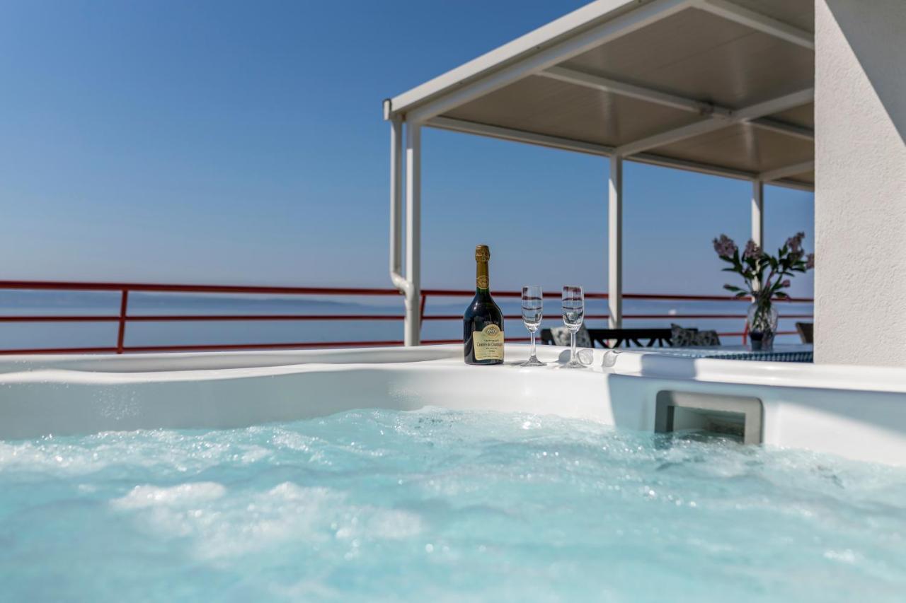 Seaside Penthouse With Hot Tub Sky Living Apartment Сплит Екстериор снимка