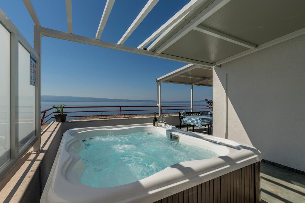 Seaside Penthouse With Hot Tub Sky Living Apartment Сплит Екстериор снимка