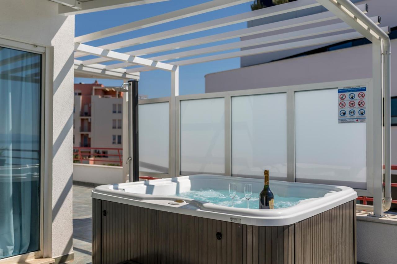Seaside Penthouse With Hot Tub Sky Living Apartment Сплит Екстериор снимка