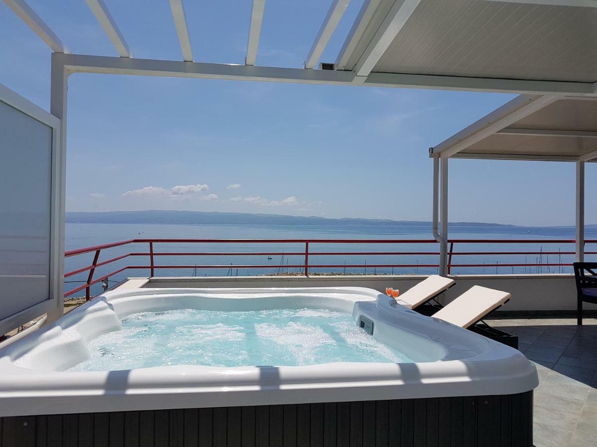 Seaside Penthouse With Hot Tub Sky Living Apartment Сплит Екстериор снимка