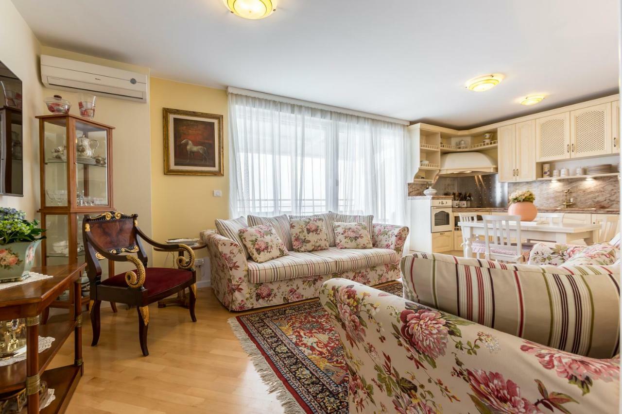 Seaside Penthouse With Hot Tub Sky Living Apartment Сплит Екстериор снимка
