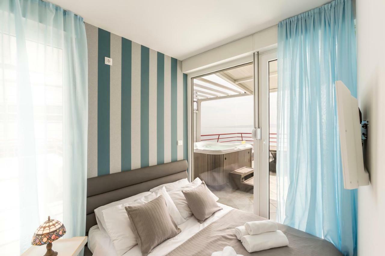 Seaside Penthouse With Hot Tub Sky Living Apartment Сплит Екстериор снимка