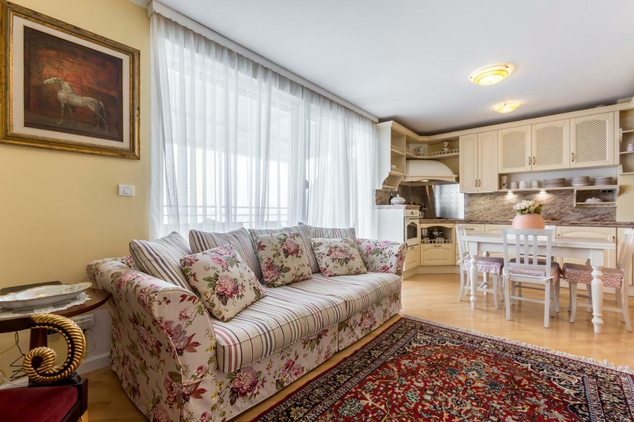 Seaside Penthouse With Hot Tub Sky Living Apartment Сплит Екстериор снимка