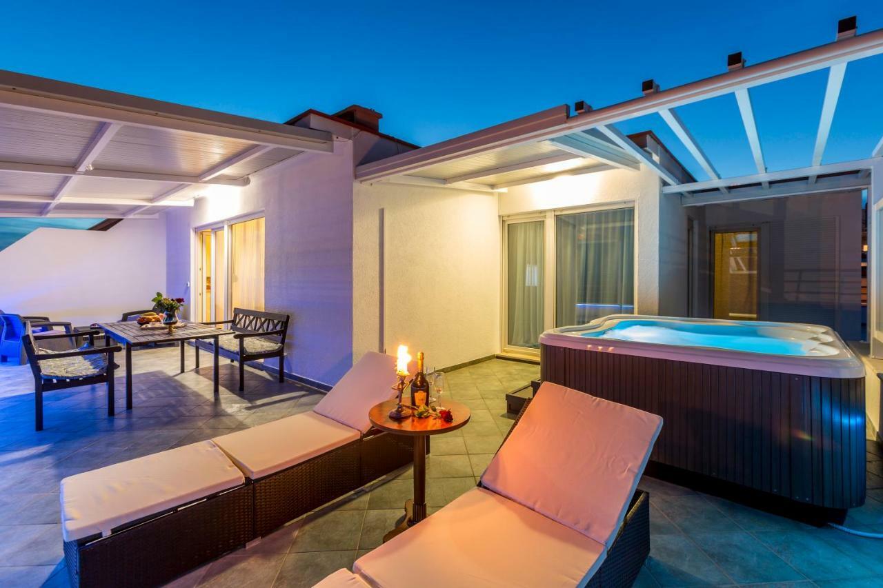 Seaside Penthouse With Hot Tub Sky Living Apartment Сплит Екстериор снимка