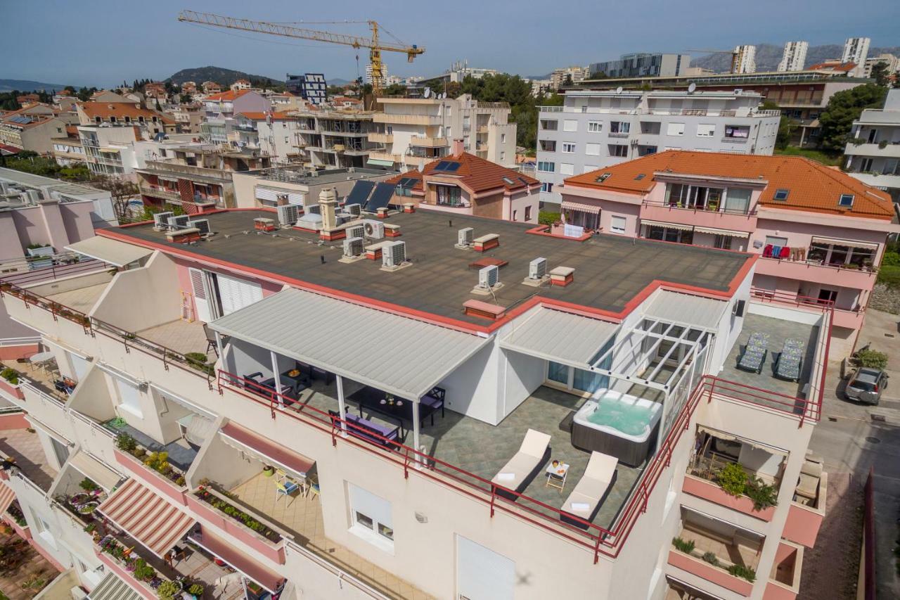 Seaside Penthouse With Hot Tub Sky Living Apartment Сплит Екстериор снимка