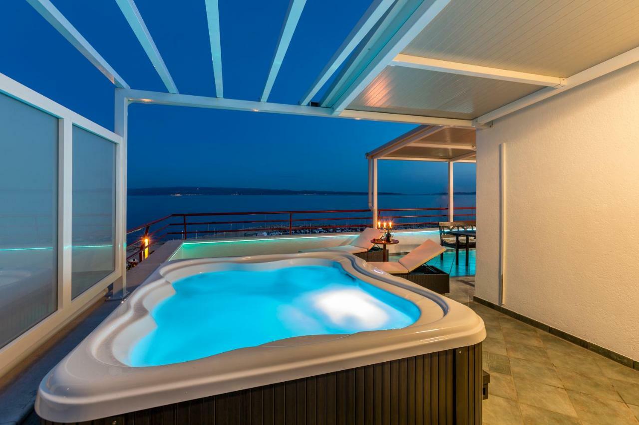 Seaside Penthouse With Hot Tub Sky Living Apartment Сплит Екстериор снимка