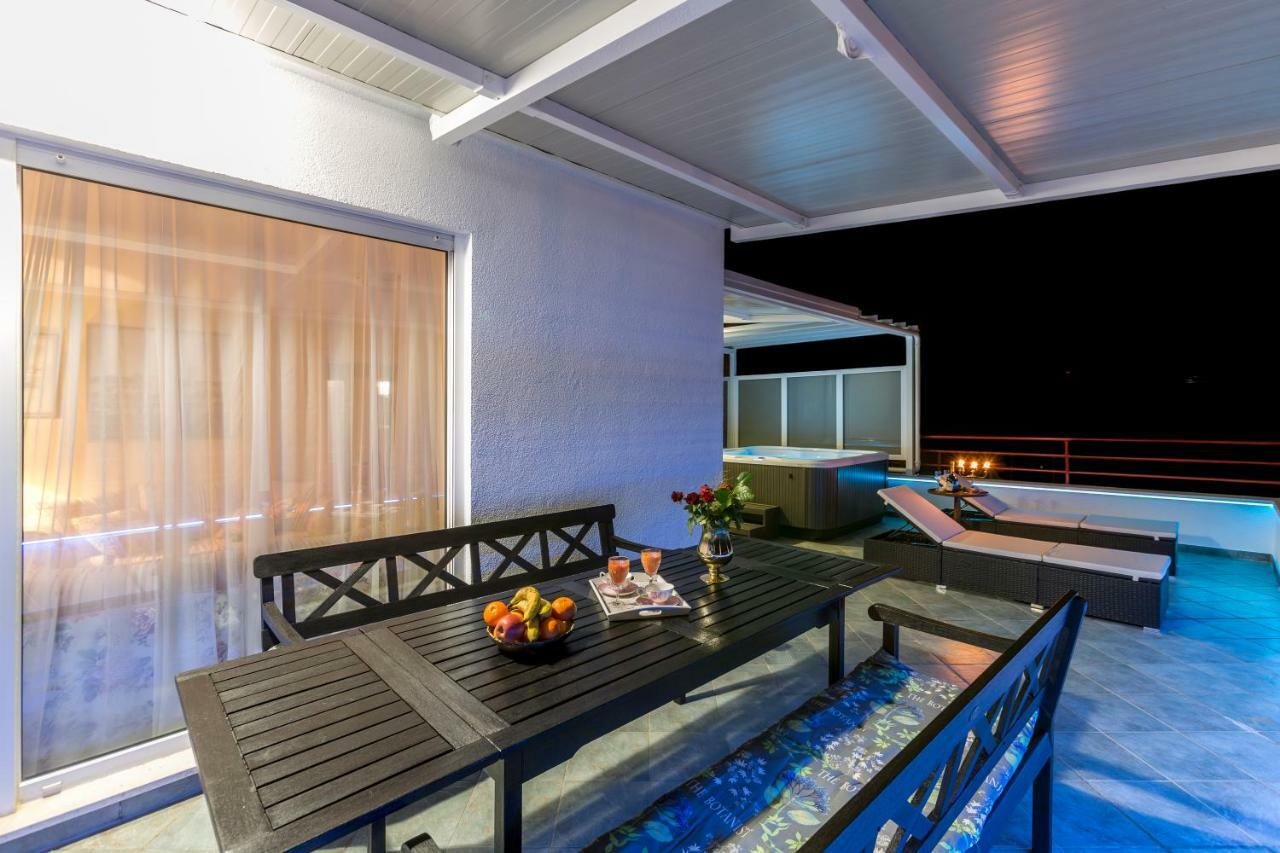 Seaside Penthouse With Hot Tub Sky Living Apartment Сплит Екстериор снимка